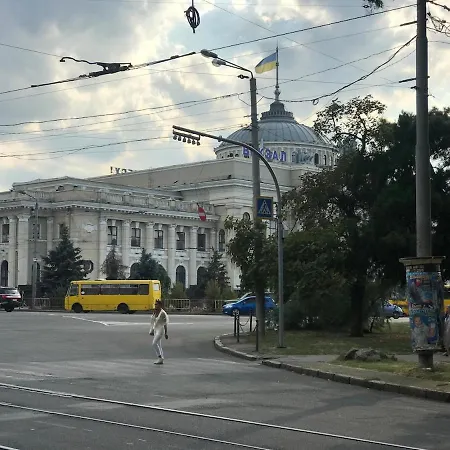 возле жд вокзала и старосенной площади Odesa