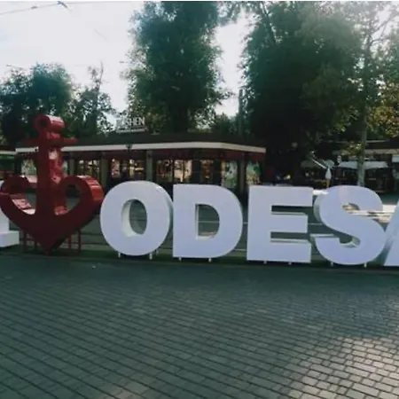 возле жд вокзала и старосенной площади * Odesa
