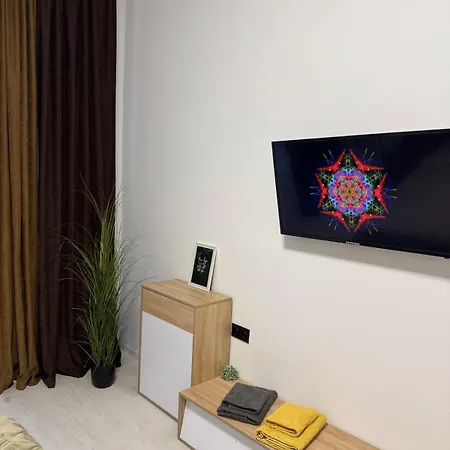 возле жд вокзала и старосенной площади Apartment *