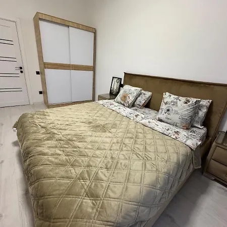 возле жд вокзала и старосенной площади Apartment Odesa
