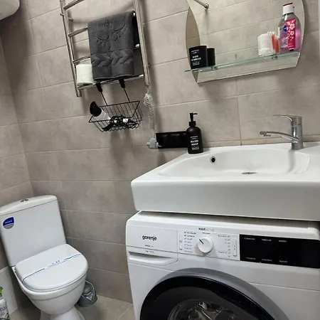 возле жд вокзала и старосенной площади Apartment *