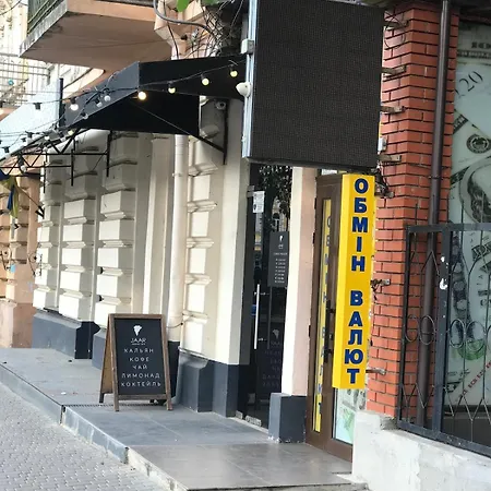 возле жд вокзала и старосенной площади * Odesa